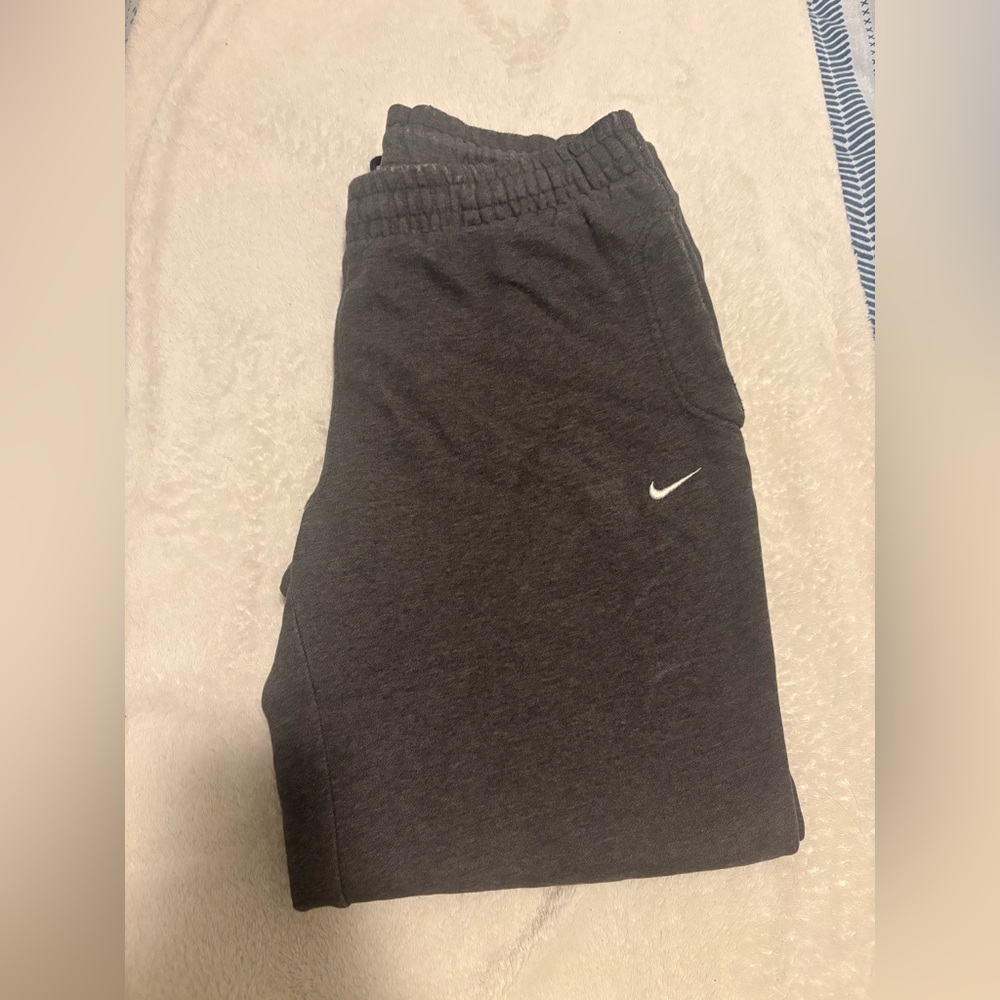Nike Men’s Gray Drawstring Sweatpants